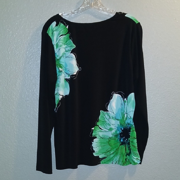 Susan Graver Graphic Blouse - Picture 5 of 6